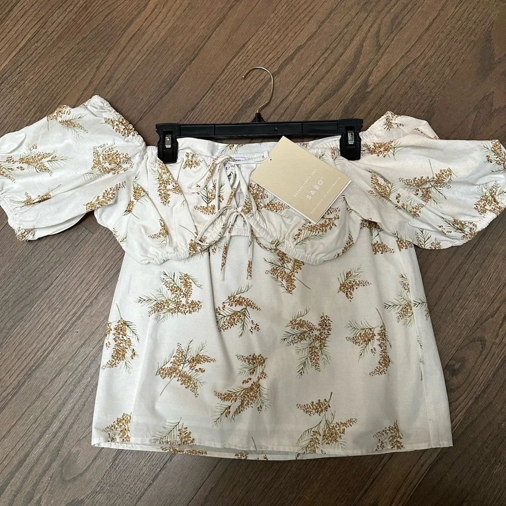 Brand New Sabo Skirt two piece white linen and floral set in size S!
